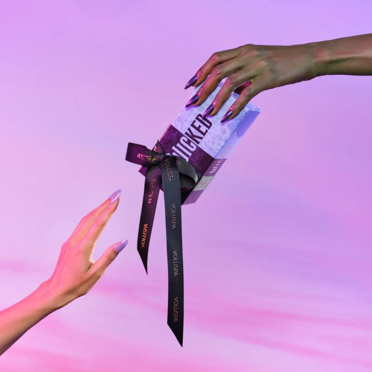 זוג נרות פח ' Palo Santo Spells and Cherry Blossom Bubble 'WICKED - מהדורה מוגבלת