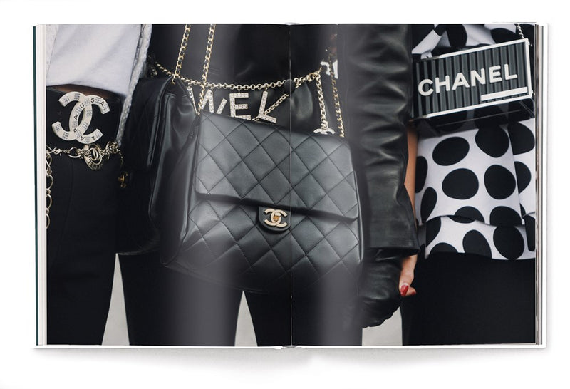 ספר אופנה שאנל - The Ultimate Guide to Chanel Bags
